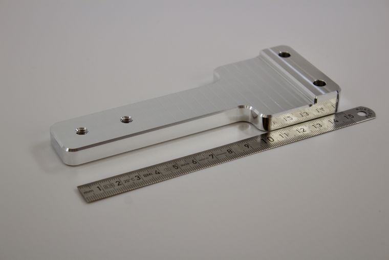 Pièce aluminium en forme de T