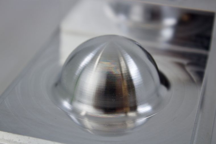 Demi-sphère fraisée finition miroir