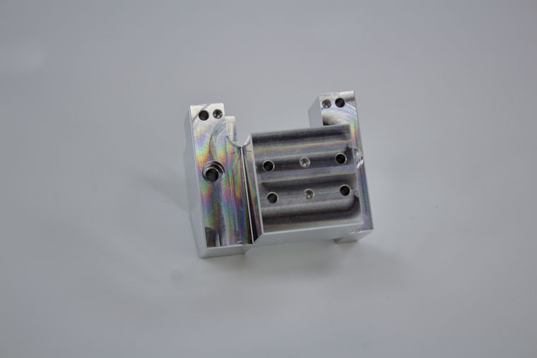 Bloc aluminium rainuré